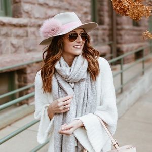 🔴 SOLD 🔴 Express sweater